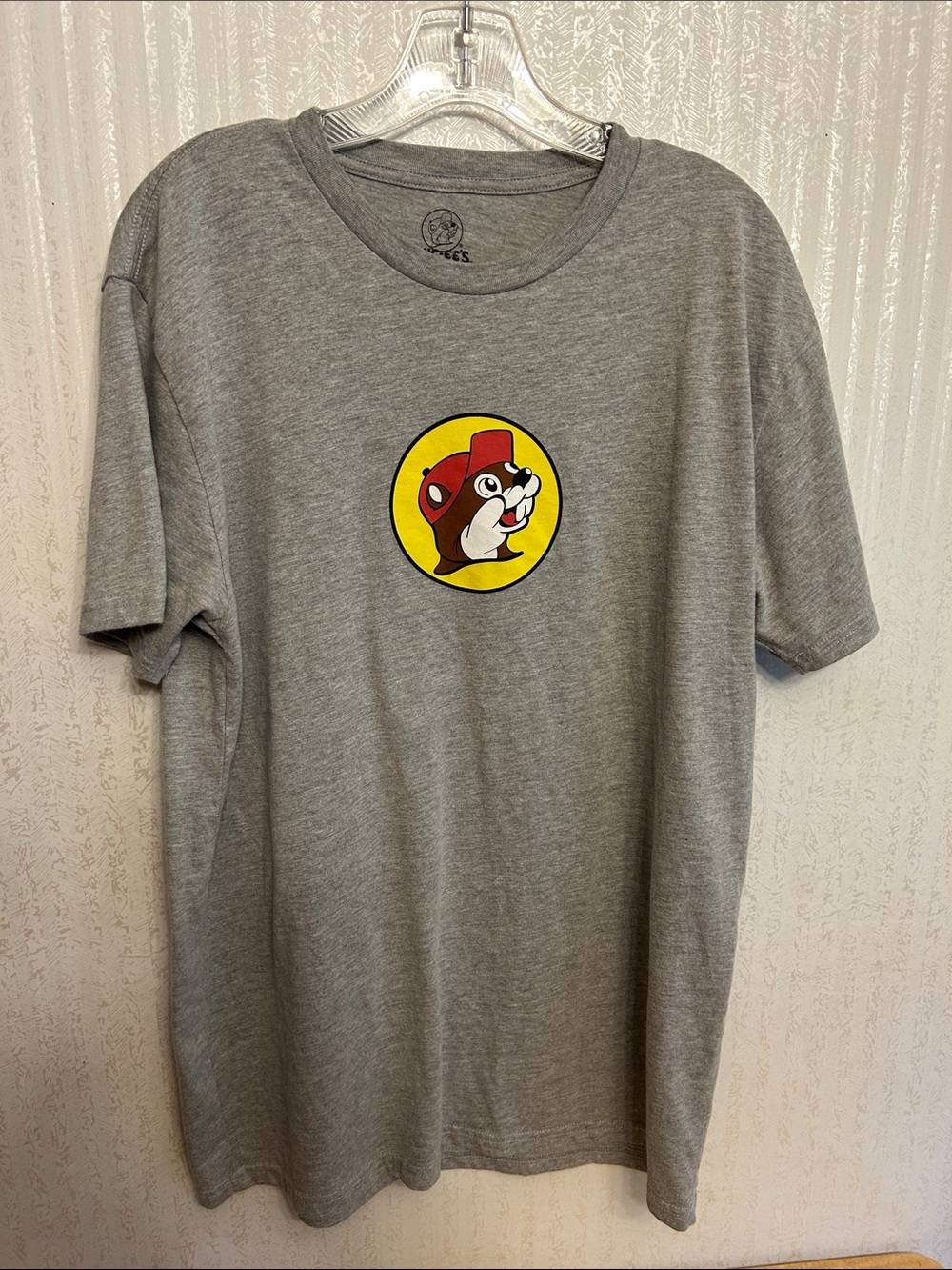 Buc-ee’s T shirt ✌️❤️🦫 Size L